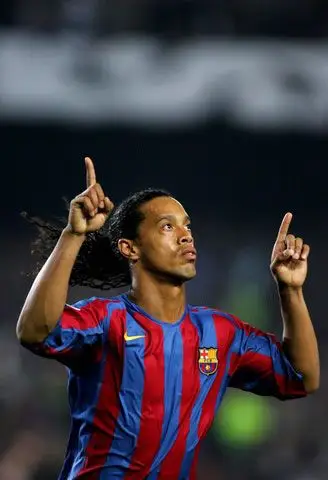 何将队员凝 何将队员凝